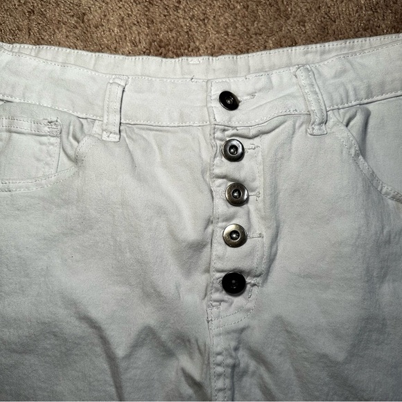 GUC Button Up Skirt - Picture 3 of 4